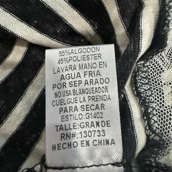 Umgee NWT Striped Black White Unconventional Lace Hem Top Boho Casual Sz L - Picture 8 of 8